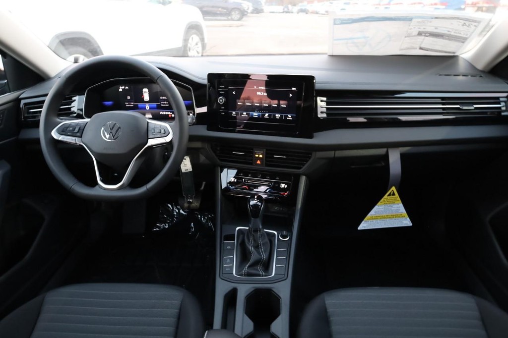 Volkswagen Jetta Vehicle Full-screen Gallery Image 21