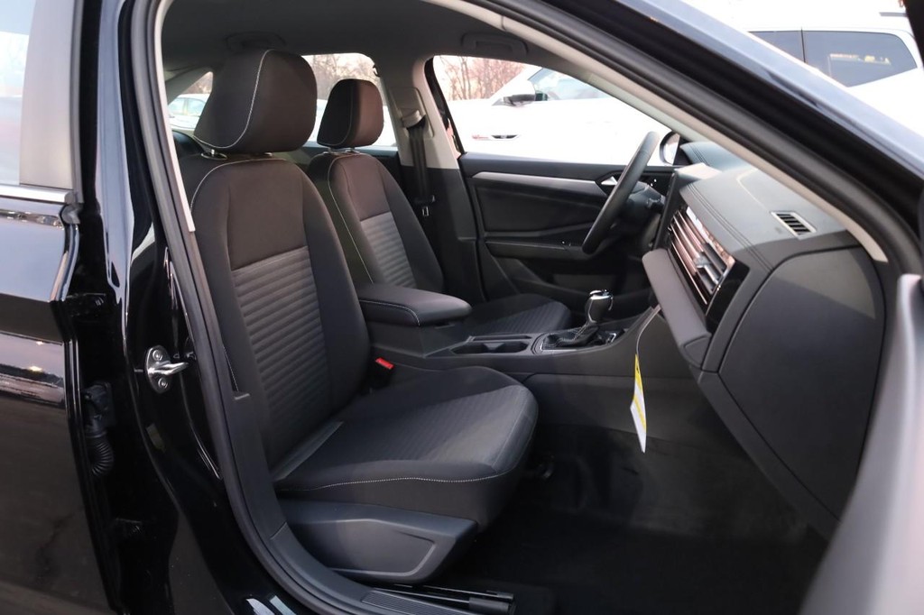 Volkswagen Jetta Vehicle Full-screen Gallery Image 23