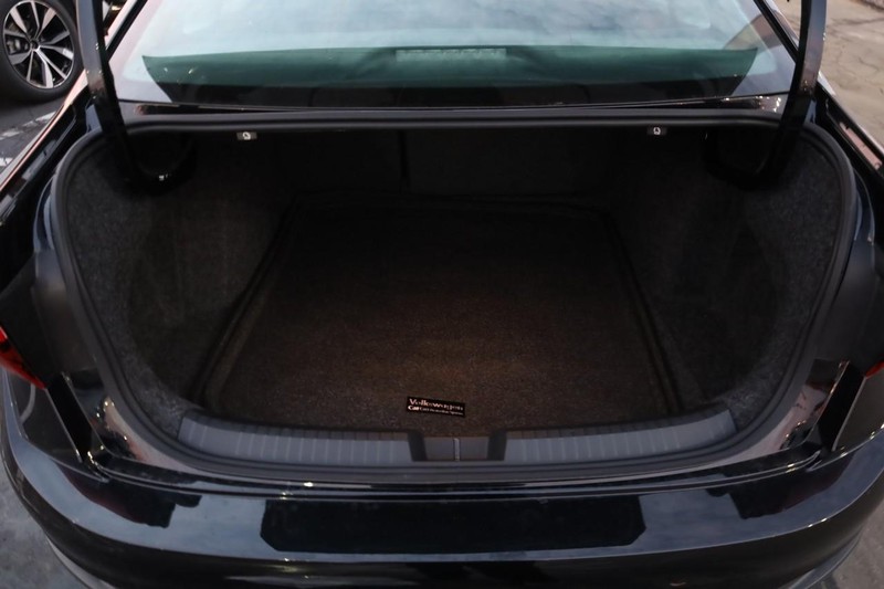 Volkswagen Jetta Vehicle Image 07