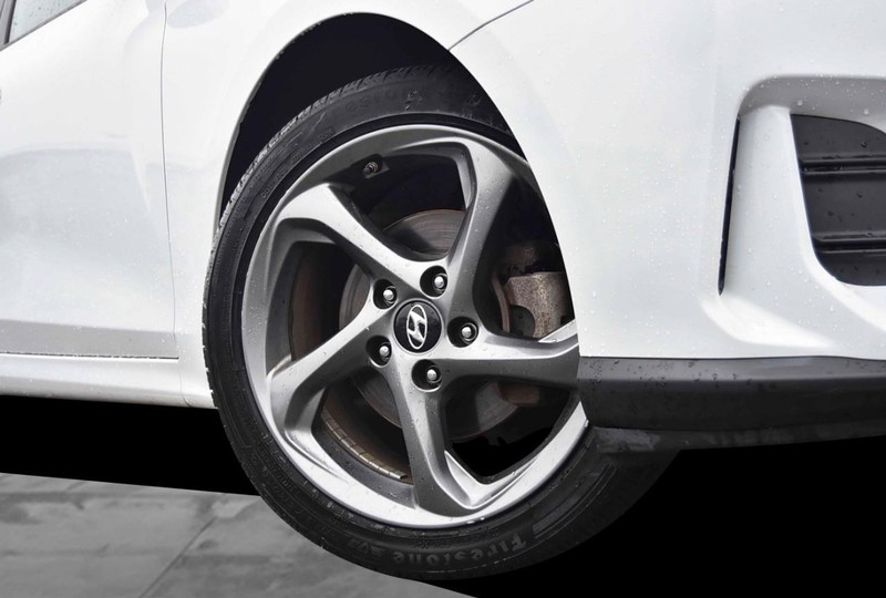 Hyundai Veloster Vehicle Full-screen Gallery Image 03