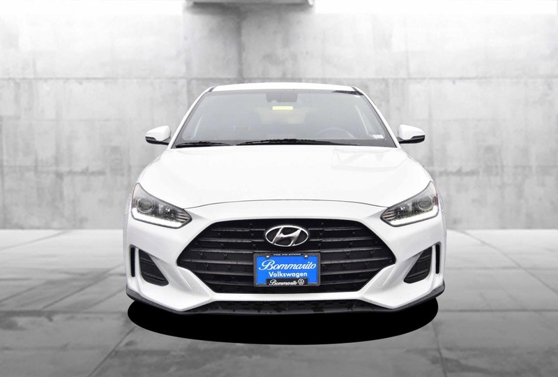 Hyundai Veloster Vehicle Full-screen Gallery Image 04