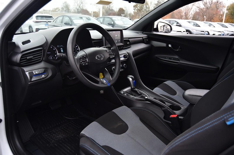 Hyundai Veloster Vehicle Full-screen Gallery Image 07