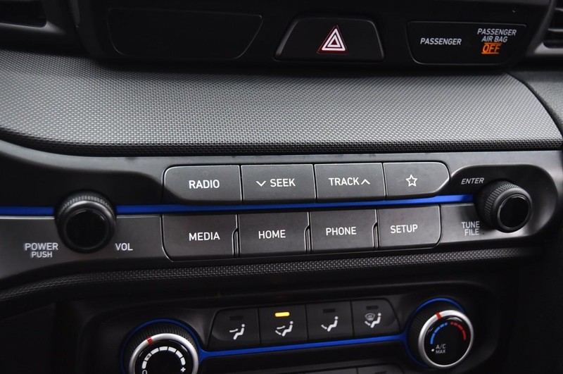 Hyundai Veloster Vehicle Full-screen Gallery Image 14