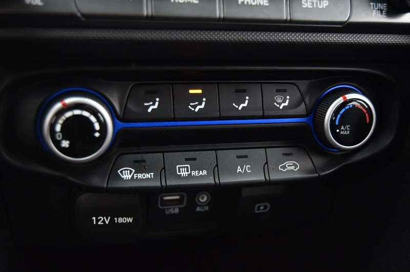 Hyundai Veloster Vehicle Full-screen Gallery Image 15