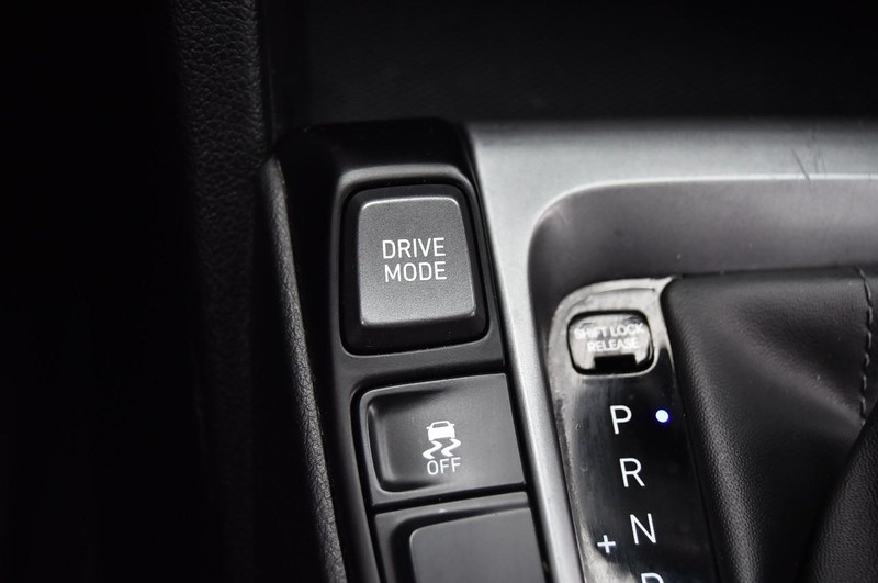 Hyundai Veloster Vehicle Full-screen Gallery Image 17