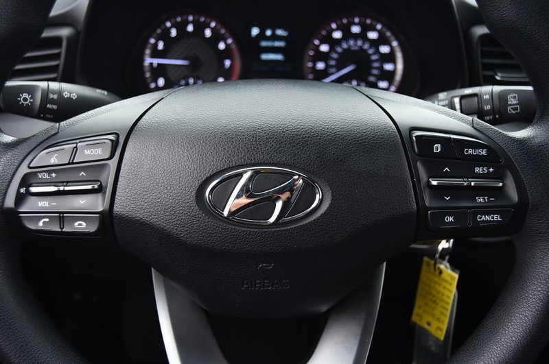 Hyundai Veloster Vehicle Full-screen Gallery Image 18