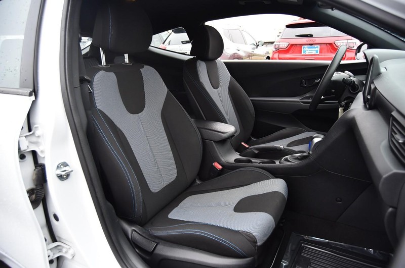 Hyundai Veloster Vehicle Full-screen Gallery Image 20