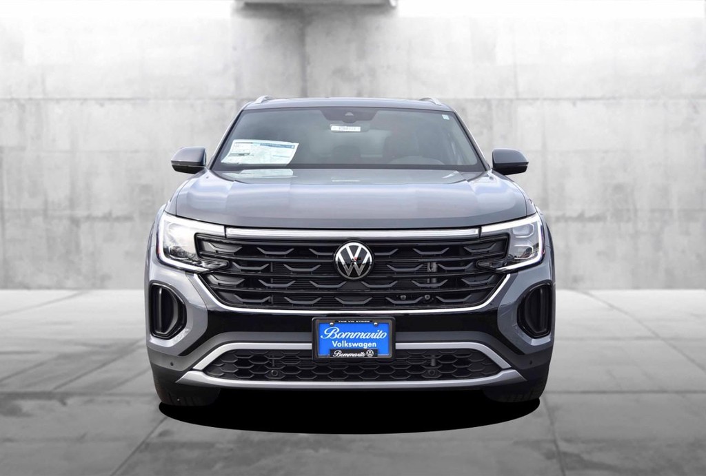 Volkswagen Atlas Cross Sport Vehicle Full-screen Gallery Image 4