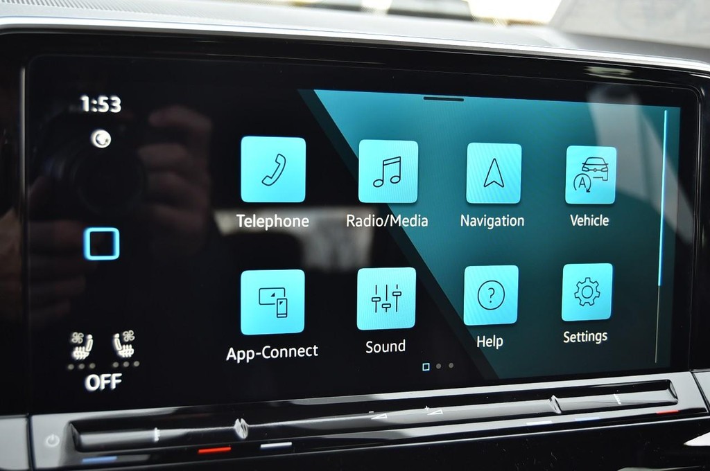 Volkswagen Atlas Cross Sport Vehicle Full-screen Gallery Image 14