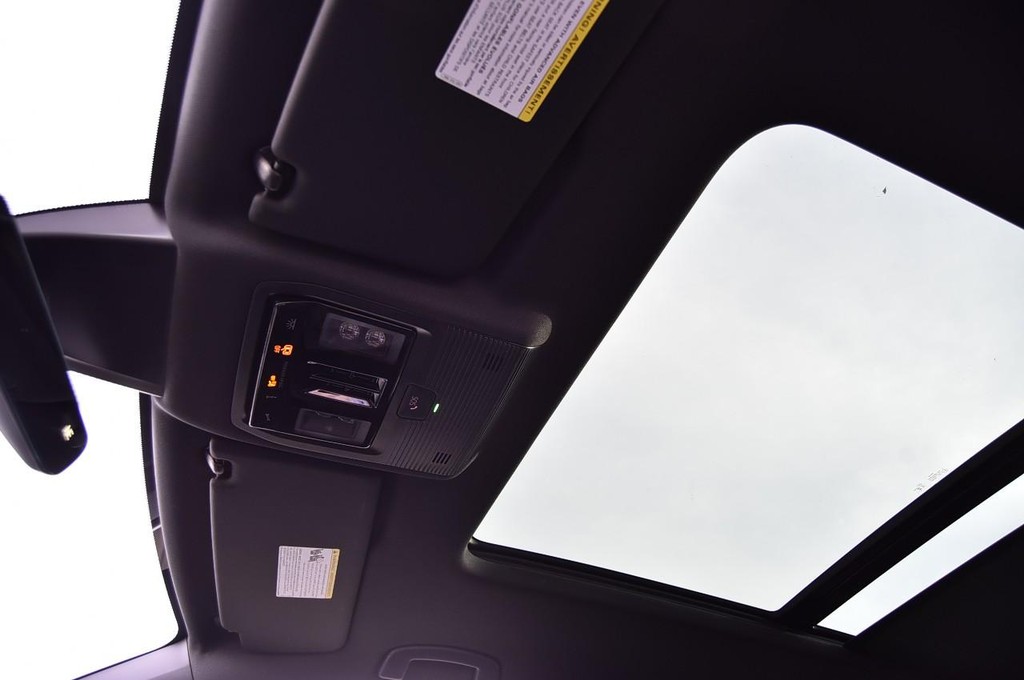 Volkswagen Atlas Cross Sport Vehicle Full-screen Gallery Image 21