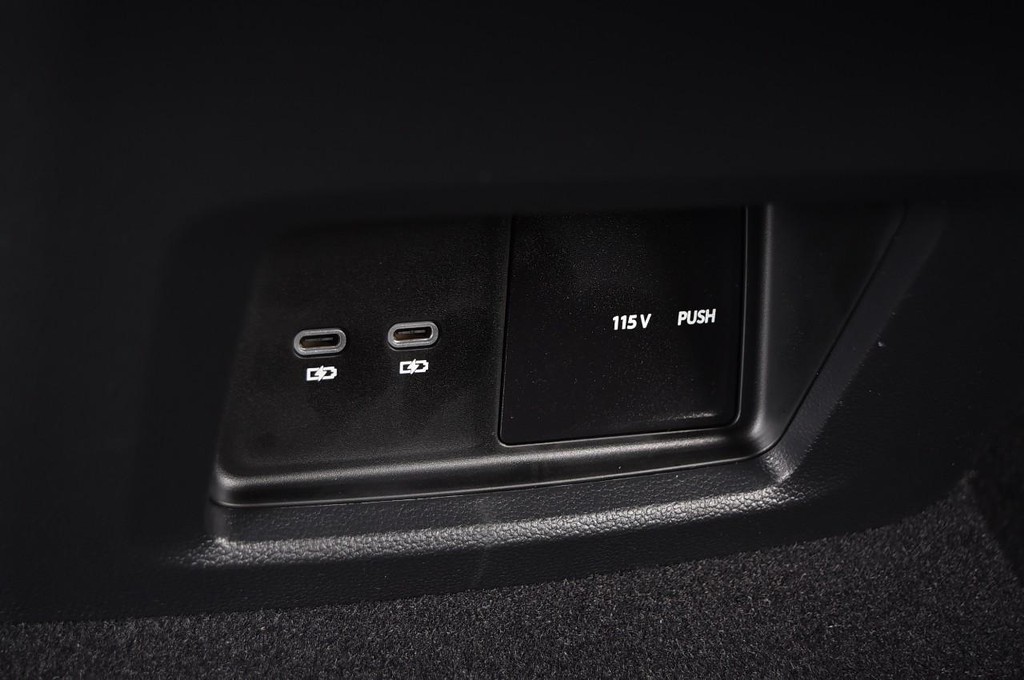 Volkswagen Atlas Cross Sport Vehicle Full-screen Gallery Image 24