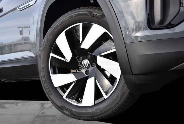 Volkswagen Atlas Cross Sport Vehicle Image 03