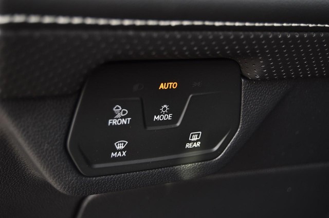 Volkswagen Atlas Cross Sport Vehicle Image 11