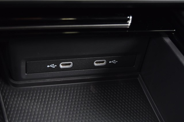 Volkswagen Atlas Cross Sport Vehicle Image 16