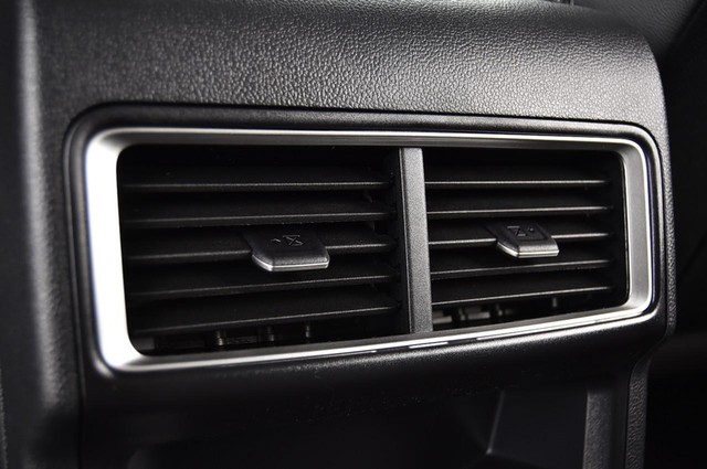 Volkswagen Atlas Cross Sport Vehicle Image 23