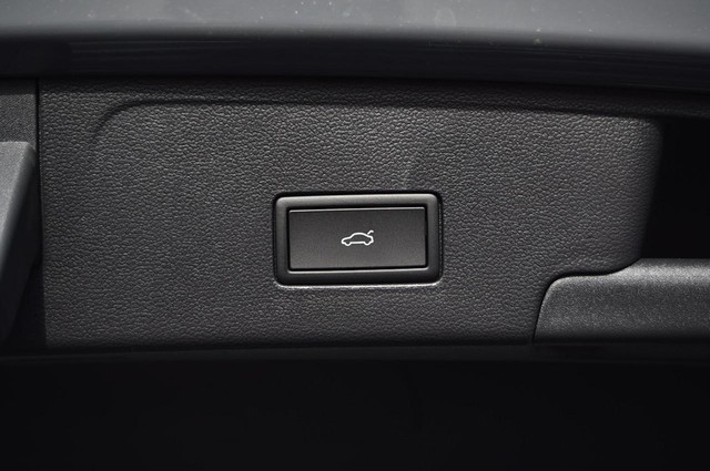 Volkswagen Atlas Cross Sport Vehicle Image 26