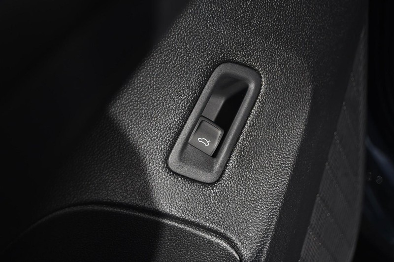 Volkswagen Atlas Cross Sport Vehicle Image 09