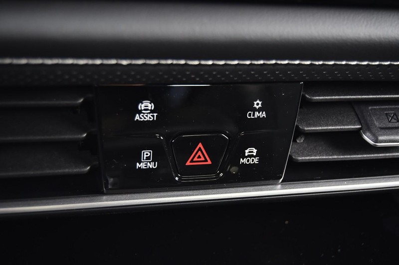 Volkswagen Atlas Cross Sport Vehicle Image 15