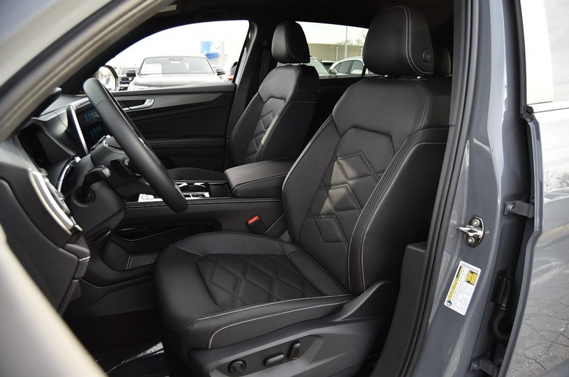 Volkswagen Atlas Cross Sport Vehicle Image 19