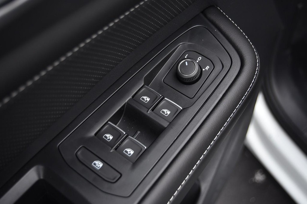 Volkswagen Atlas Cross Sport Vehicle Full-screen Gallery Image 8