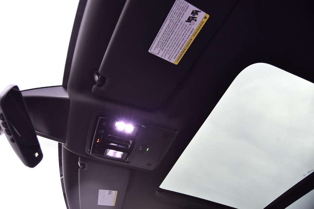 Volkswagen Atlas Cross Sport Vehicle Full-screen Gallery Image 21