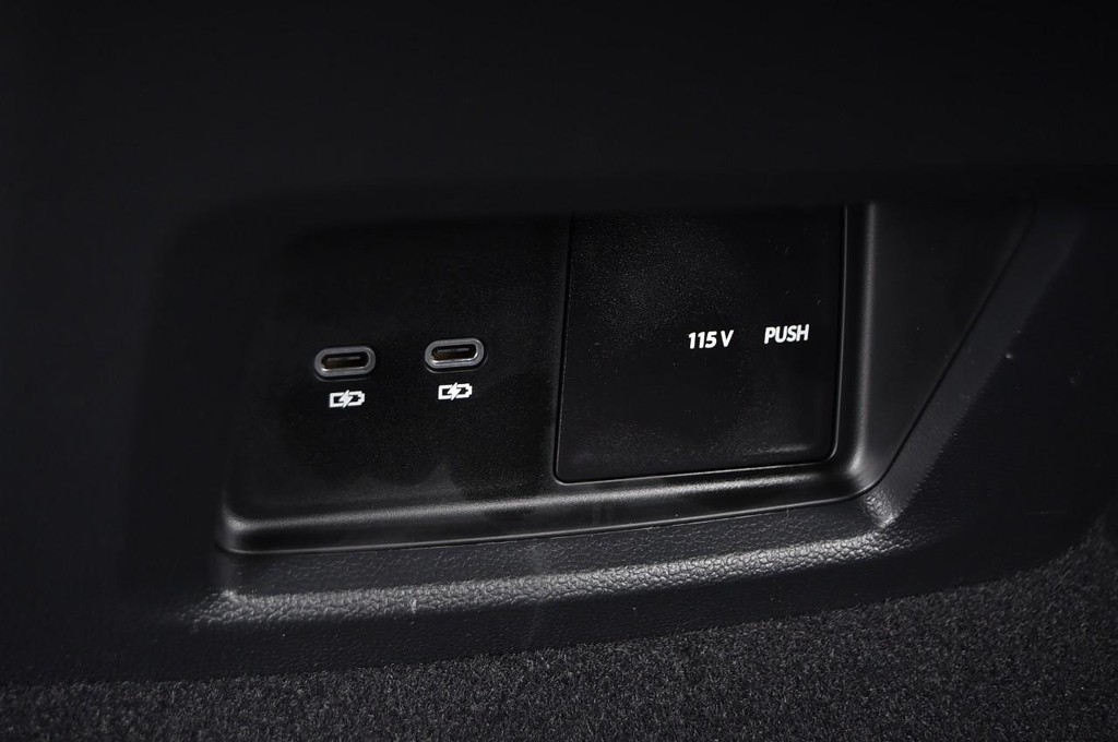 Volkswagen Atlas Cross Sport Vehicle Full-screen Gallery Image 24