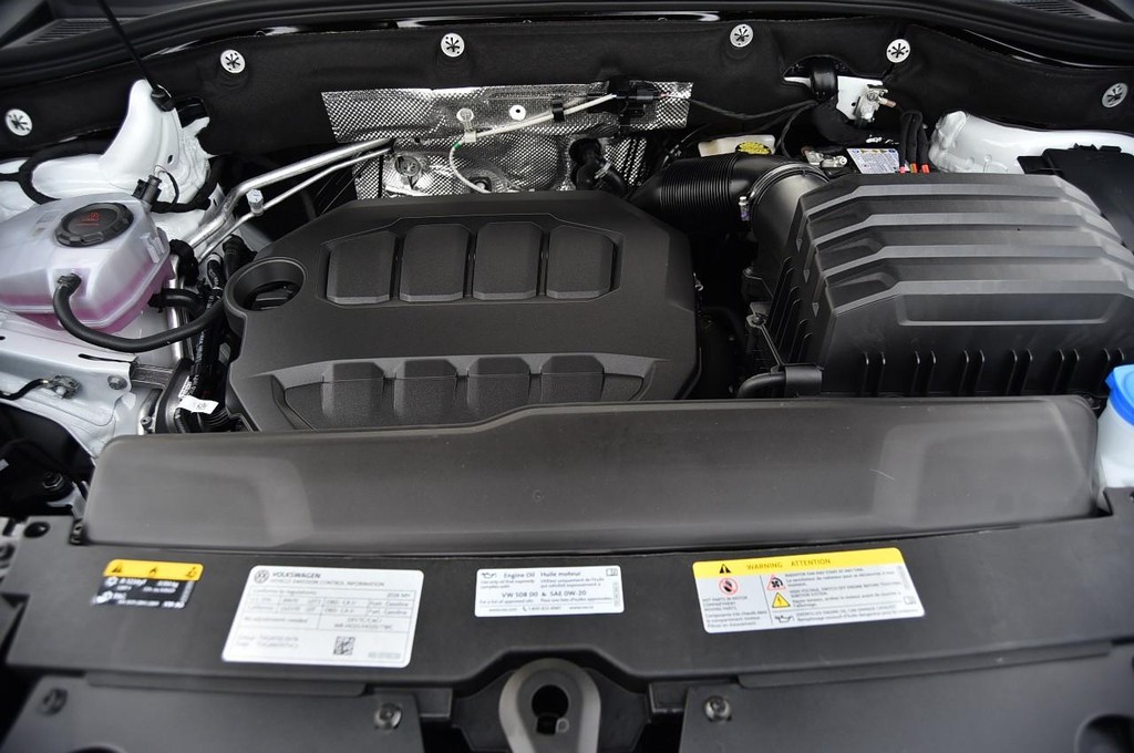 Volkswagen Atlas Cross Sport Vehicle Full-screen Gallery Image 27