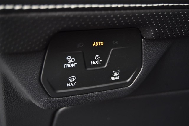 Volkswagen Atlas Cross Sport Vehicle Image 11