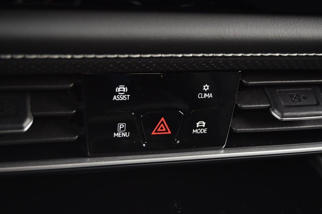 Volkswagen Atlas Cross Sport Vehicle Image 15