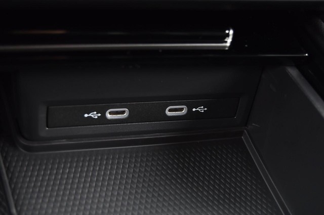 Volkswagen Atlas Cross Sport Vehicle Image 16