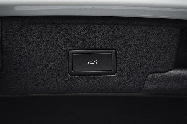 Volkswagen Atlas Cross Sport Vehicle Image 26