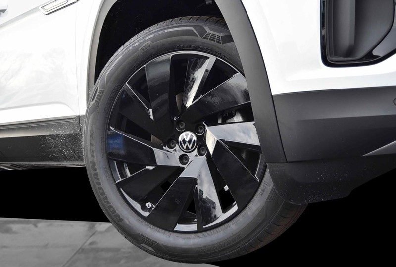 Volkswagen Atlas Cross Sport Vehicle Image 03