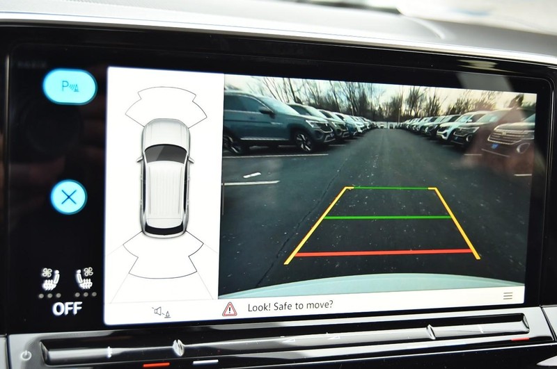 Volkswagen Atlas Cross Sport Vehicle Image 13