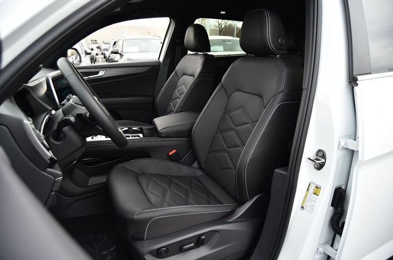 Volkswagen Atlas Cross Sport Vehicle Image 19