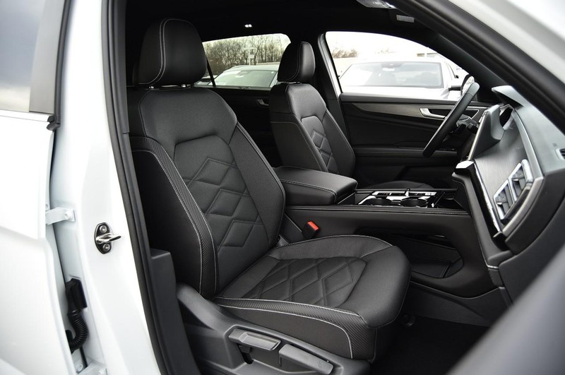 Volkswagen Atlas Cross Sport Vehicle Image 20