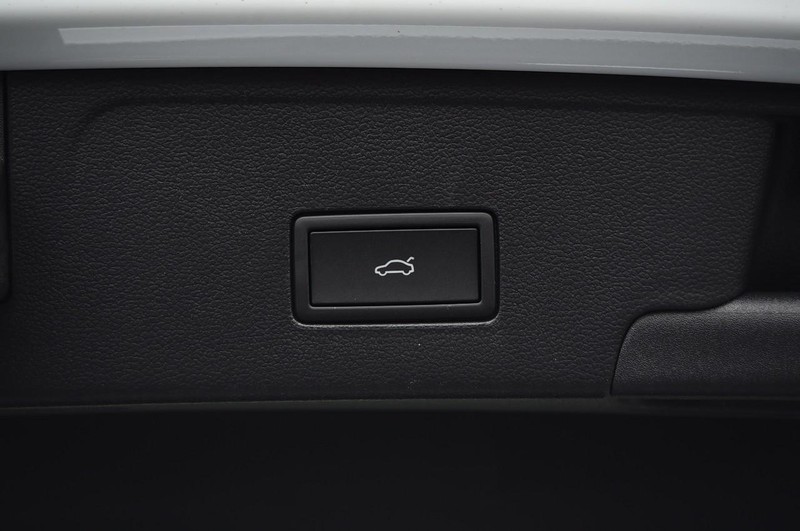 Volkswagen Atlas Cross Sport Vehicle Image 26