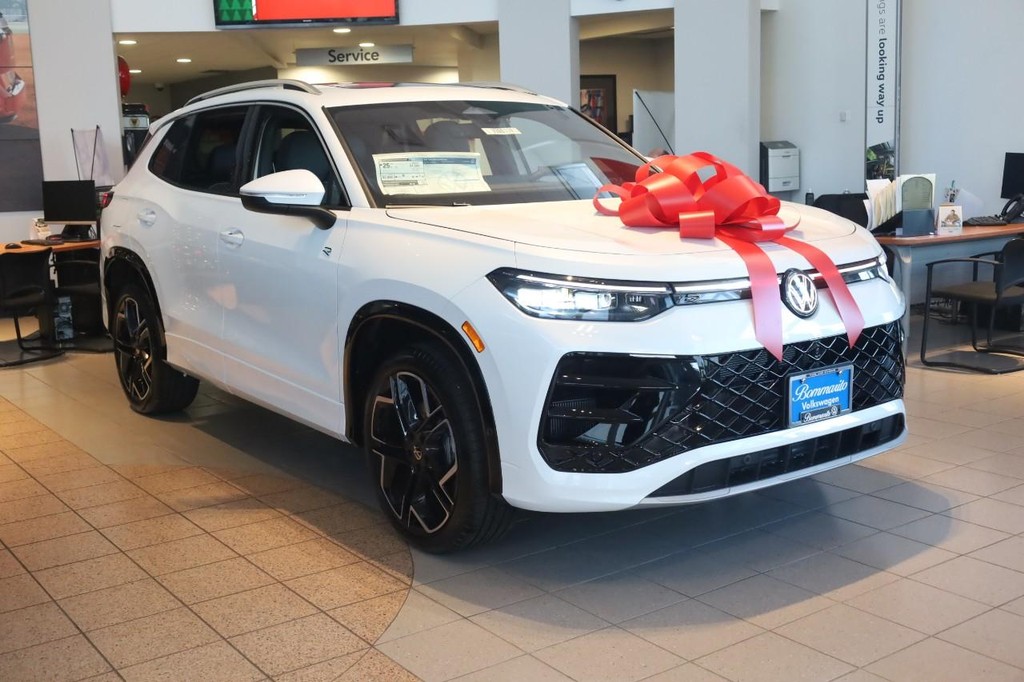 Volkswagen Tiguan Vehicle Full-screen Gallery Image 2