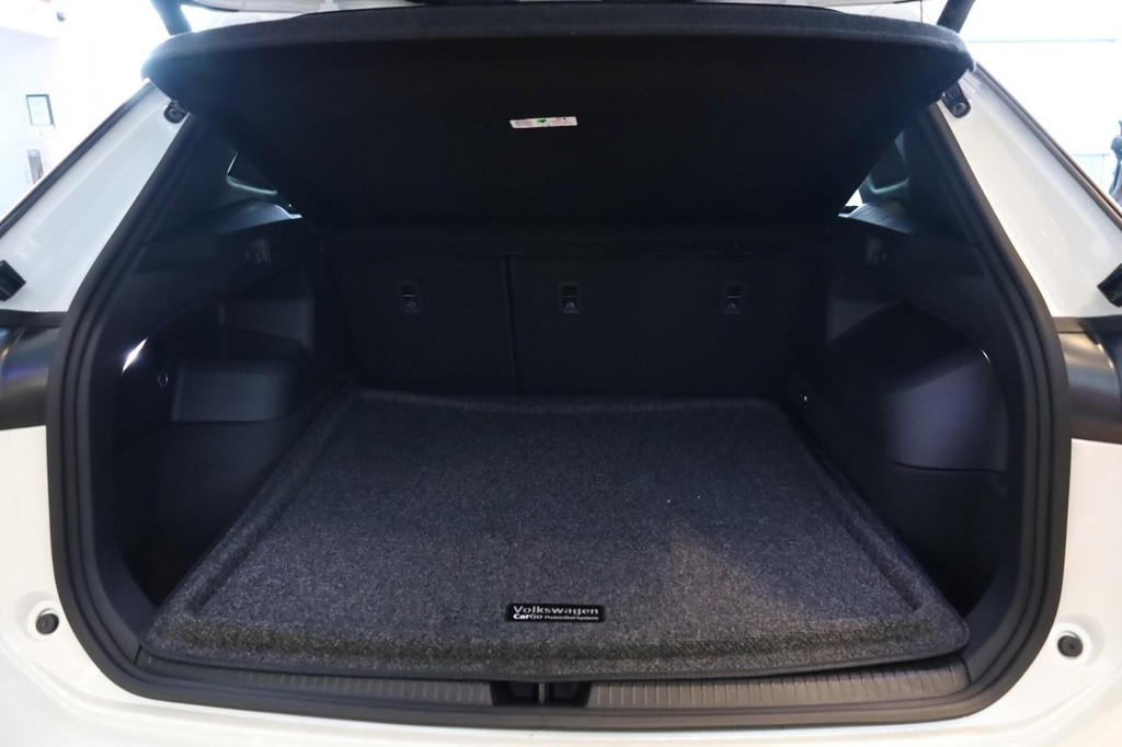 Volkswagen Tiguan Vehicle Full-screen Gallery Image 6