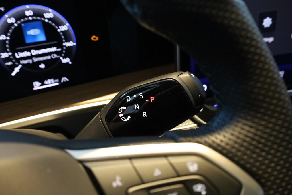 Volkswagen Tiguan Vehicle Full-screen Gallery Image 15