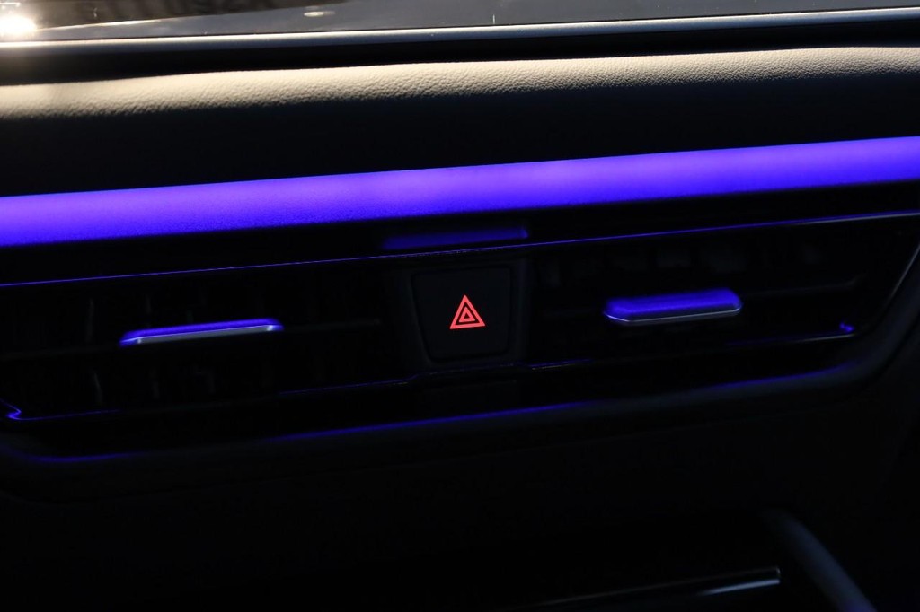 Volkswagen Tiguan Vehicle Full-screen Gallery Image 18