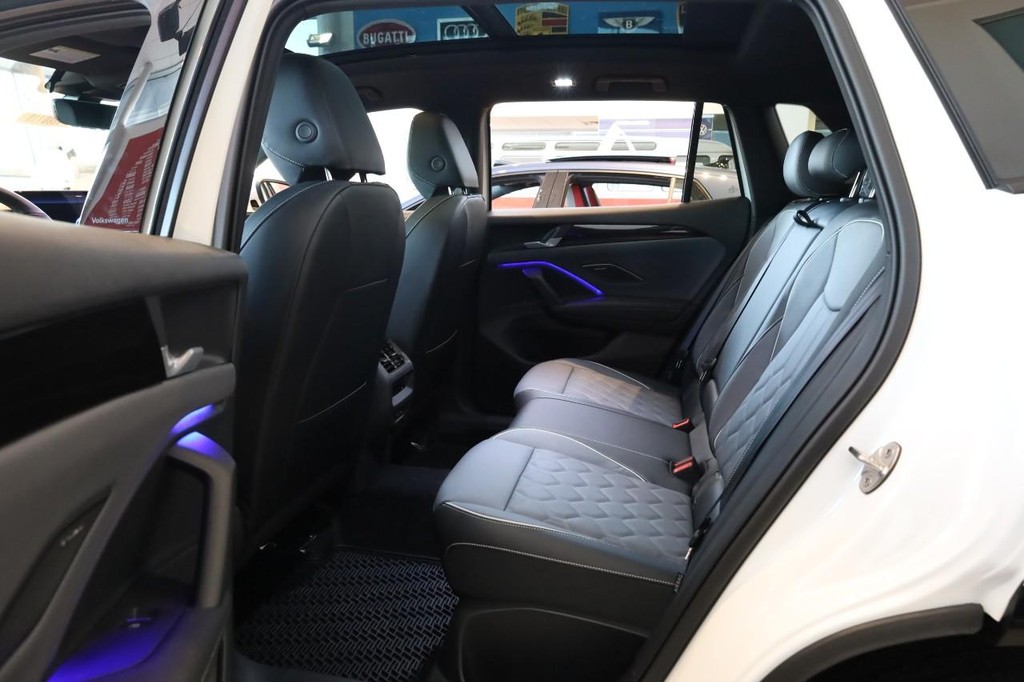 Volkswagen Tiguan Vehicle Full-screen Gallery Image 20