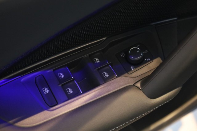 Volkswagen Tiguan Vehicle Image 11