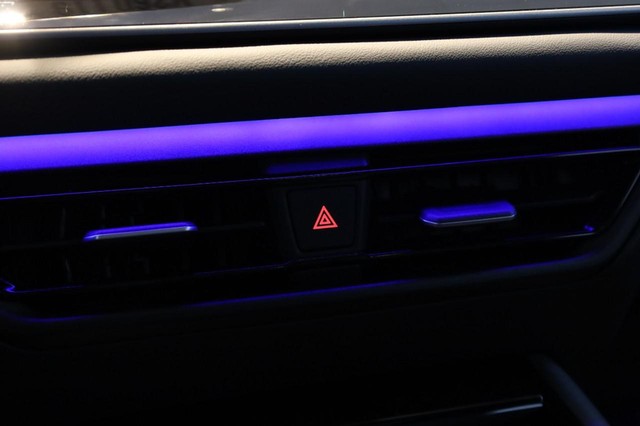 Volkswagen Tiguan Vehicle Image 18