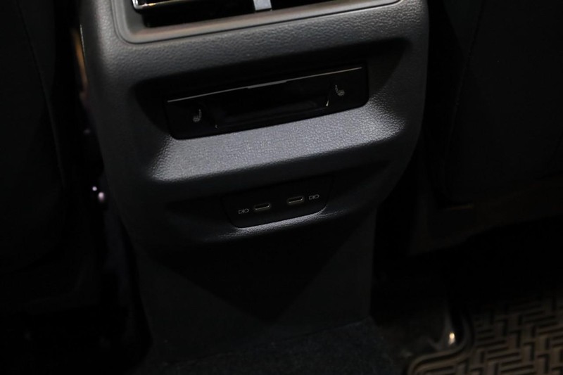 Volkswagen Tiguan Vehicle Image 21