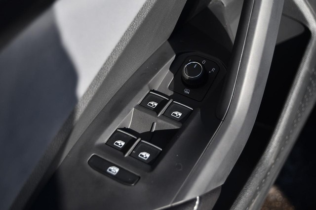 Volkswagen Jetta Vehicle Image 08