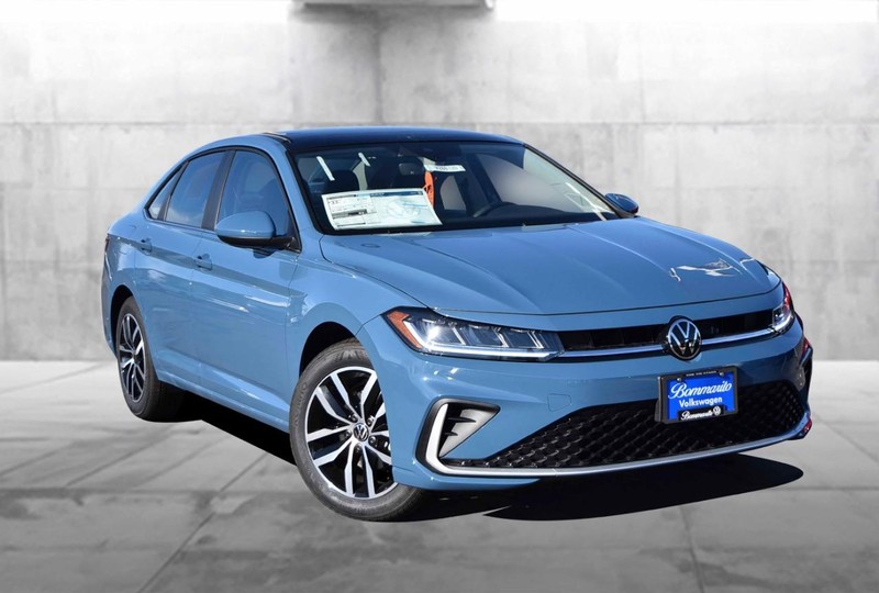 Volkswagen Jetta Vehicle Full-screen Gallery Image 2