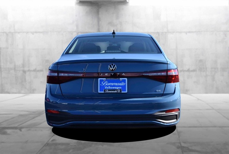 Volkswagen Jetta Vehicle Full-screen Gallery Image 6