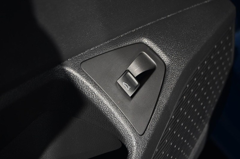 Volkswagen Jetta Vehicle Full-screen Gallery Image 9