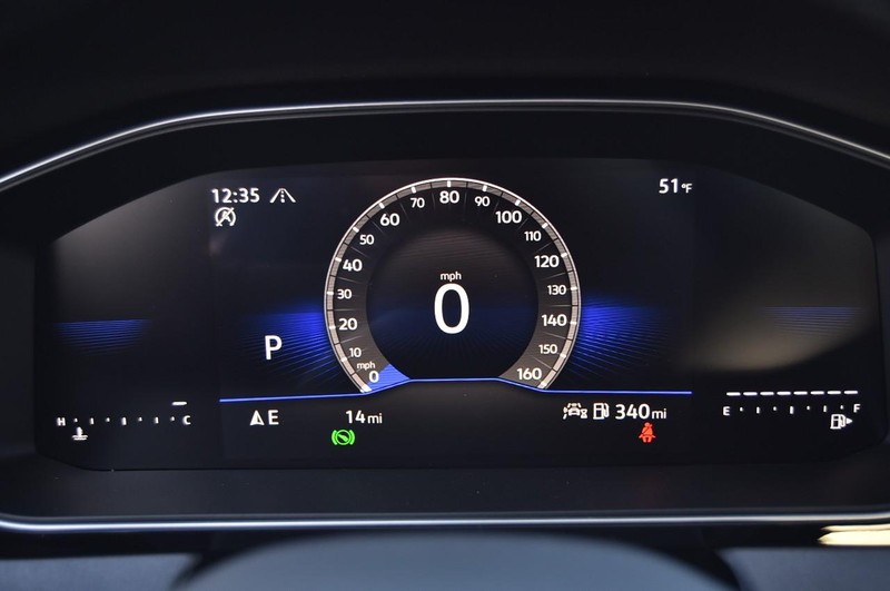 Volkswagen Jetta Vehicle Full-screen Gallery Image 12