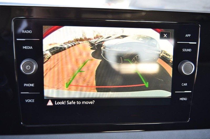 Volkswagen Jetta Vehicle Full-screen Gallery Image 13